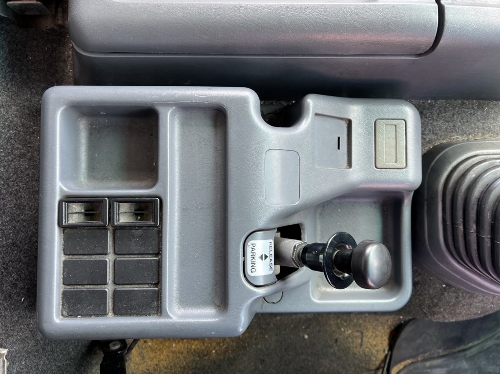 イスズ 中型増トンワイド フォワード 冷凍車 LKG-FTR90T2