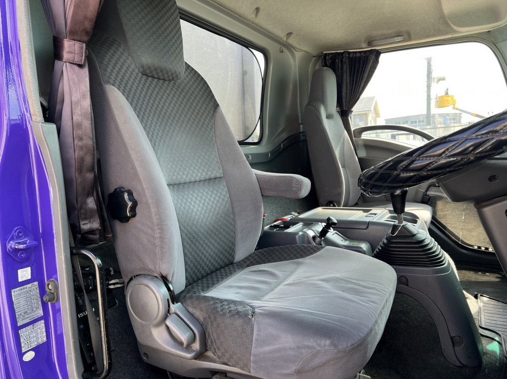 イスズ 中型増トンワイド フォワード 冷凍車 LKG-FTR90T2