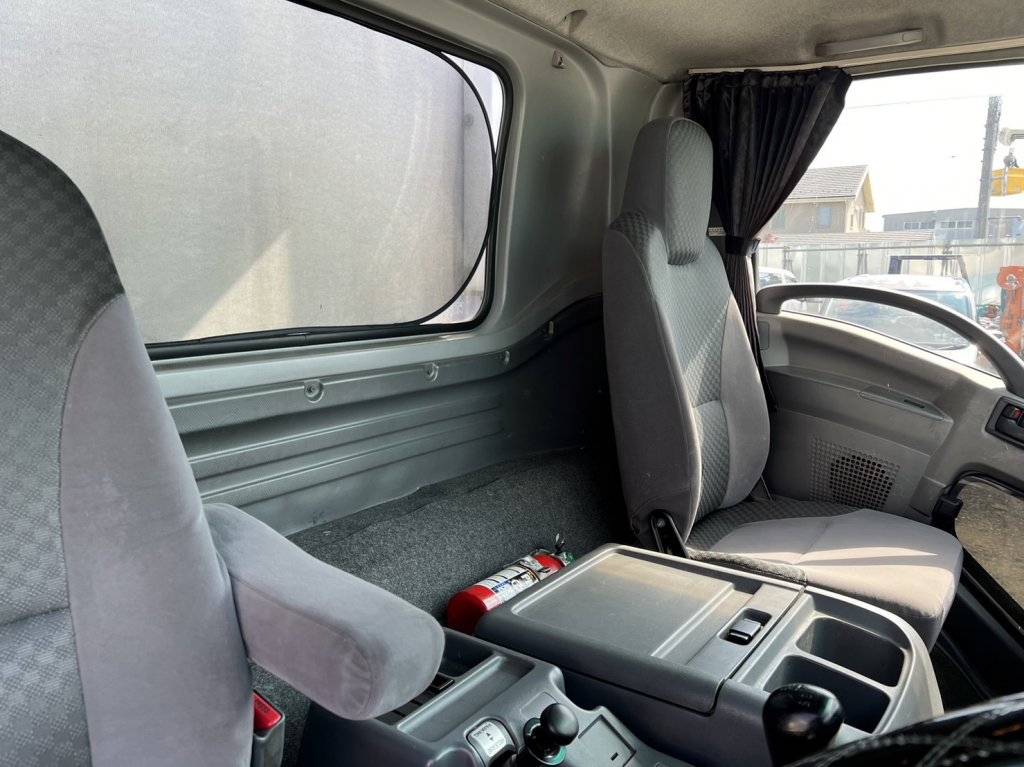 イスズ 中型増トンワイド フォワード 冷凍車 LKG-FTR90T2