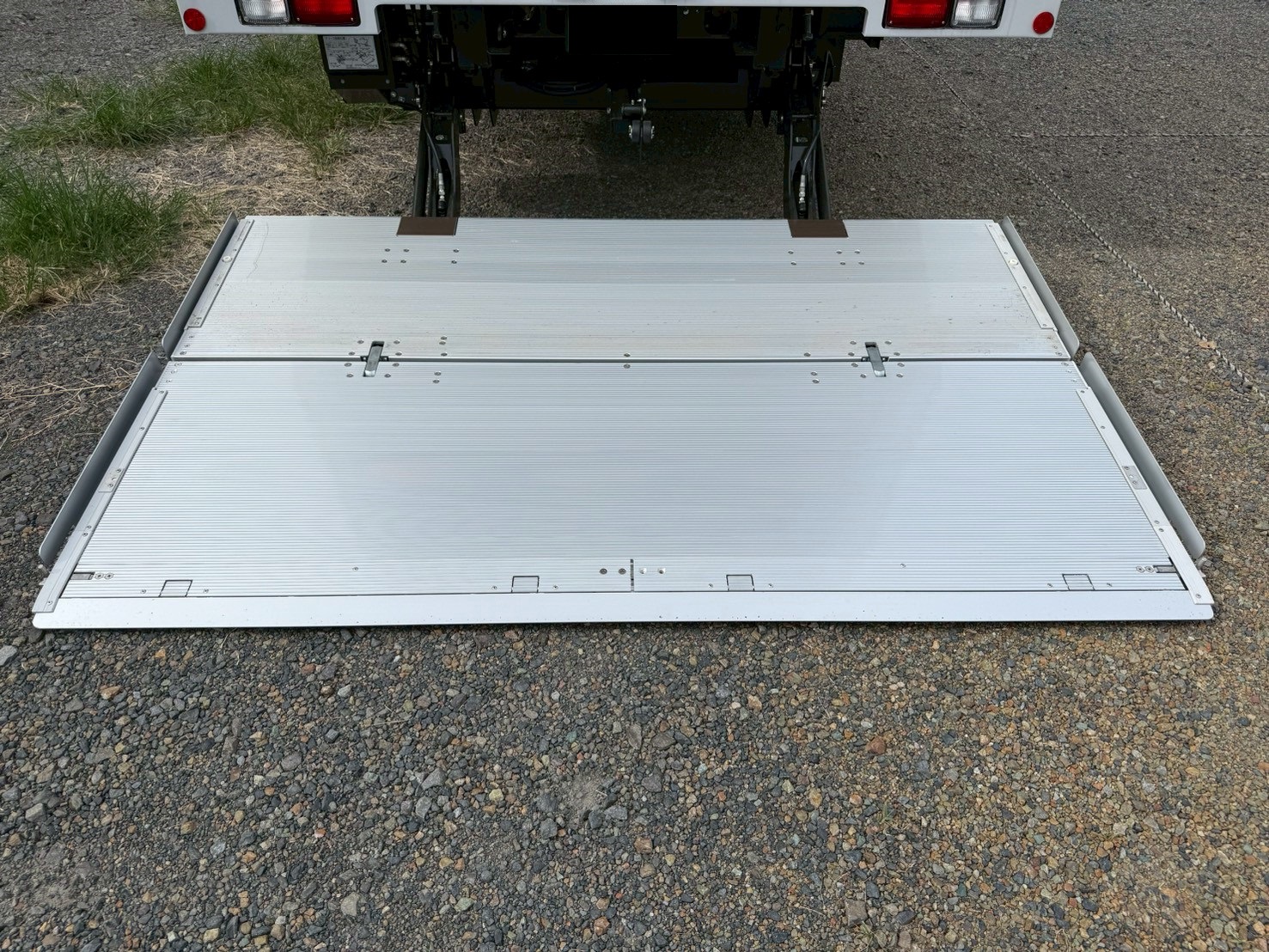日野 中型ワイド  アルミウィング 2PG-FD2ABA