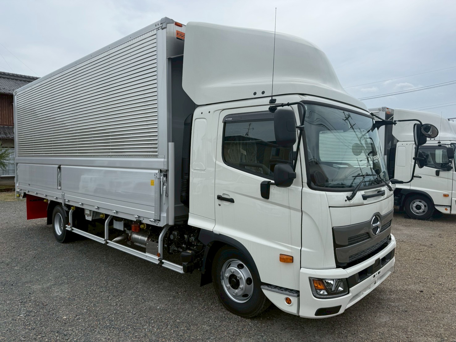 日野 中型ワイド  アルミウィング 2PG-FD2ABA