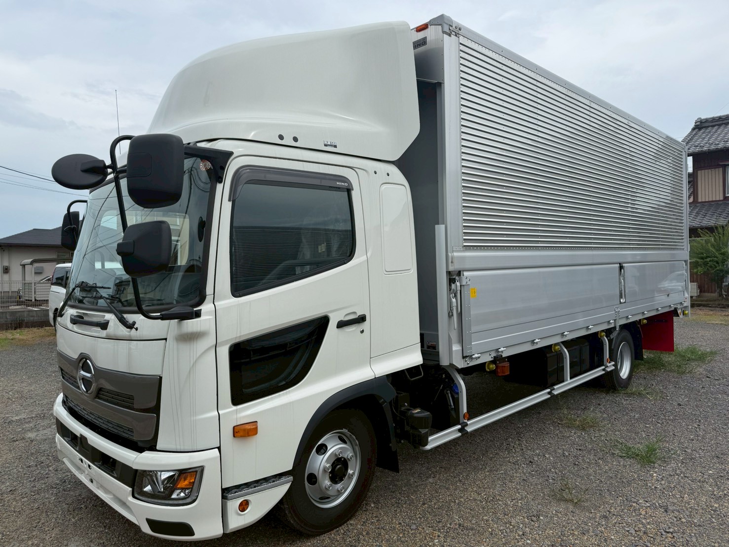 日野 中型ワイド  アルミウィング 2PG-FD2ABA