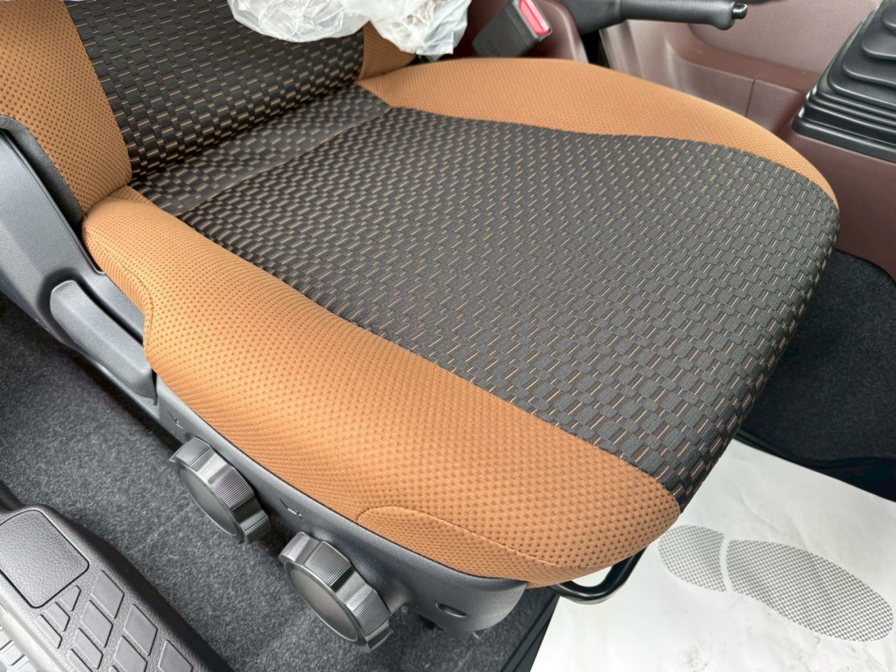 日野 中型ワイド  アルミウィング 2PG-FD2ABA