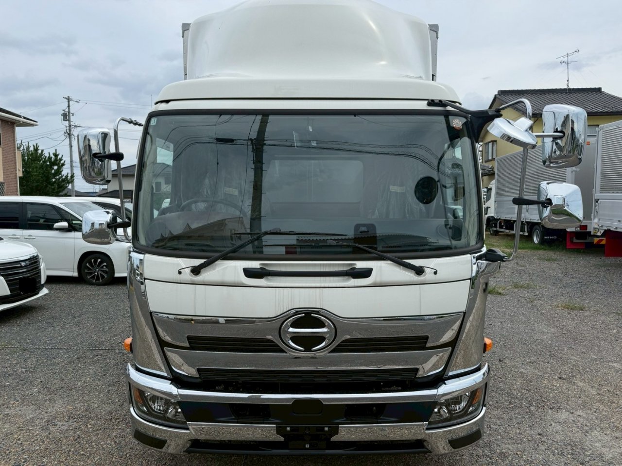 日野 中型ワイド  アルミウィング 2PG-FD2ABA