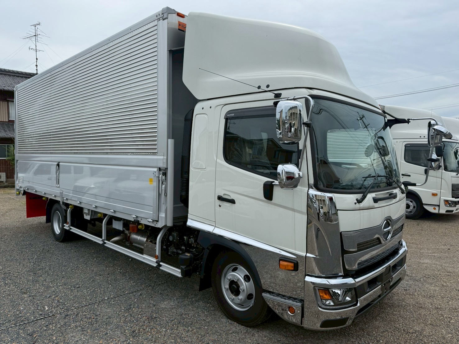 日野 中型ワイド  アルミウィング 2PG-FD2ABA