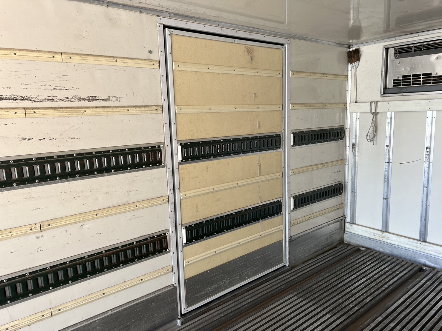  中型増トンワイド フォワード 冷凍車 LKG-FTR90T2