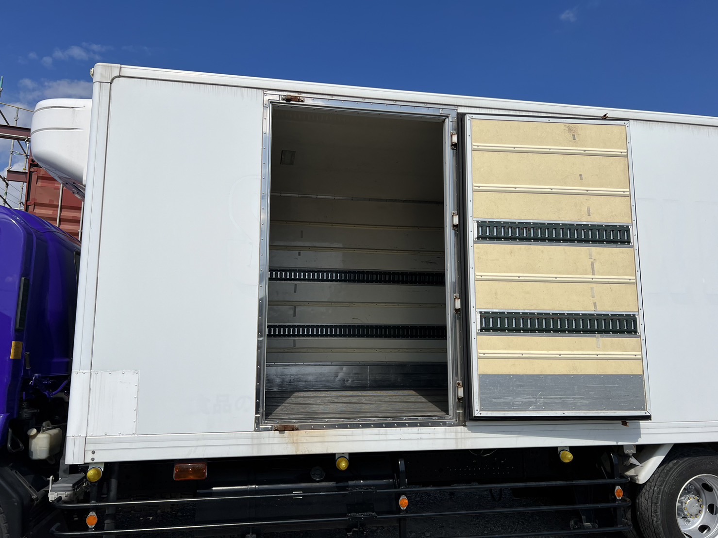  中型増トンワイド フォワード 冷凍車 LKG-FTR90T2