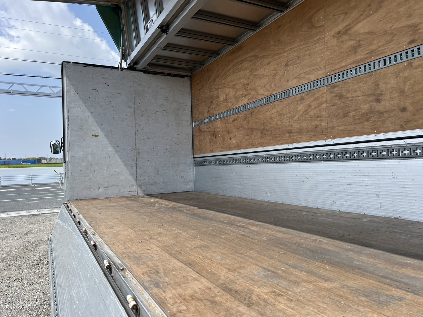 日野 中型ワイド レンジャー アルミウィング TKG-FD7JLAA