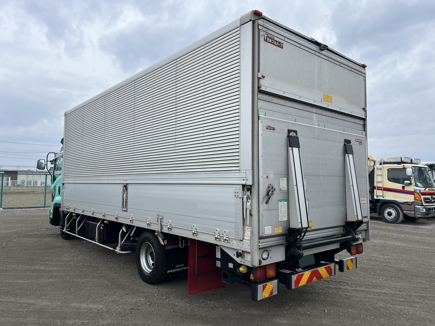  中型ワイド フォワード アルミウィング TKG-FRR90S2