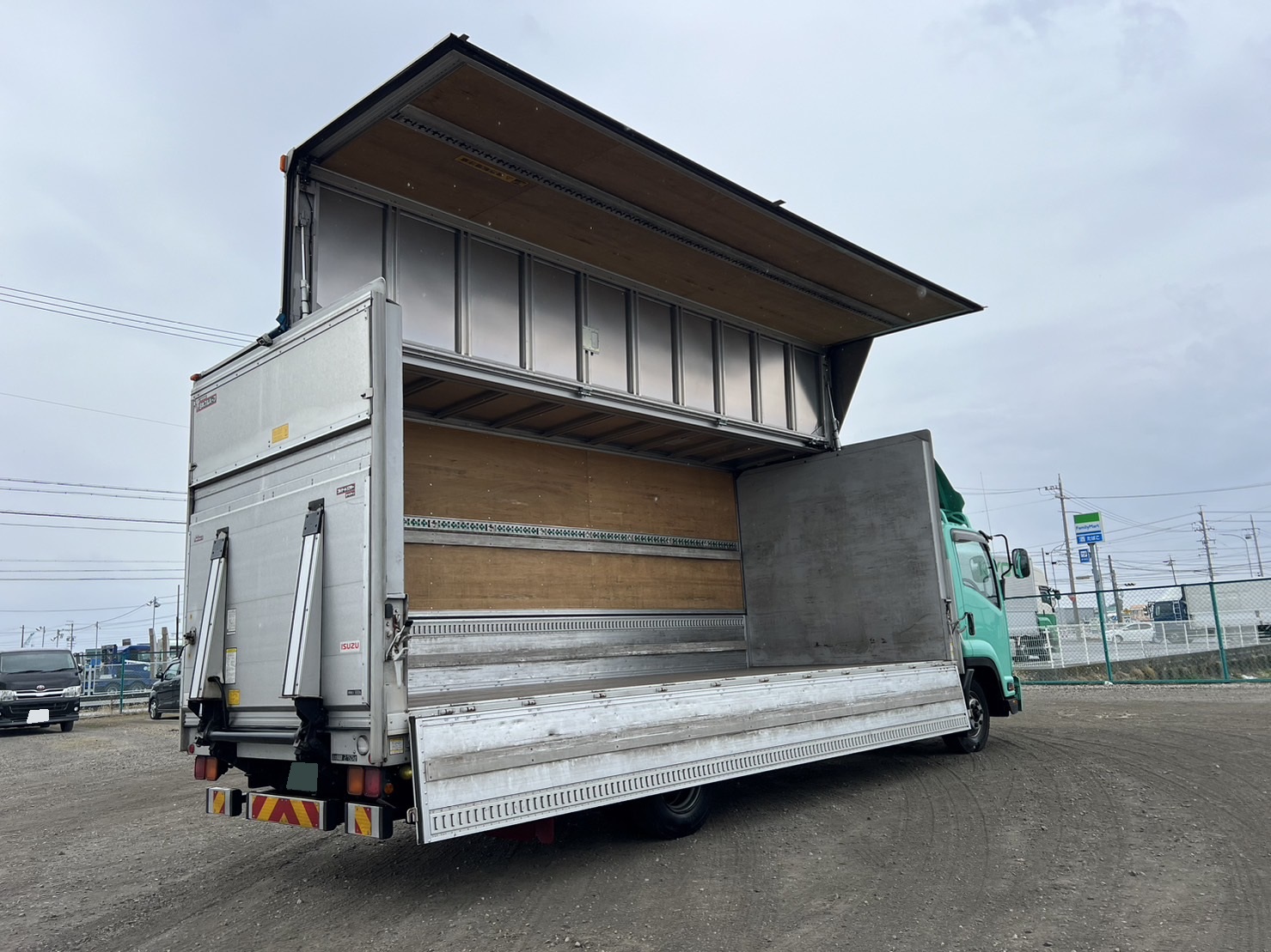  中型ワイド フォワード アルミウィング TKG-FRR90S2