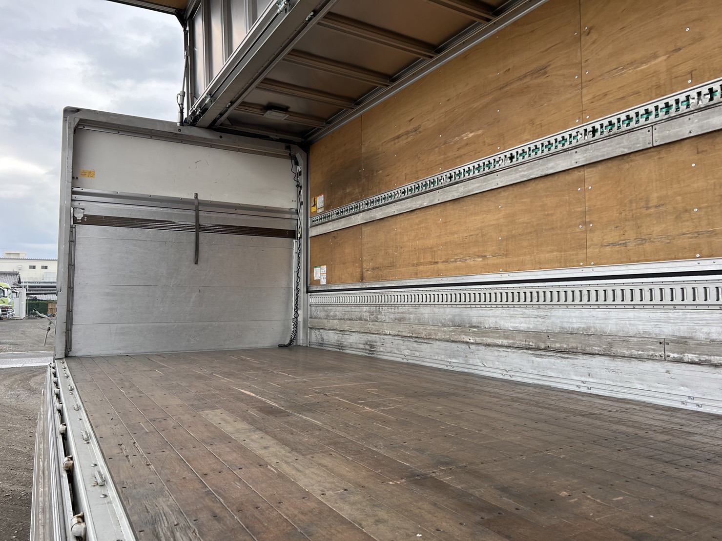  中型ワイド フォワード アルミウィング TKG-FRR90S2