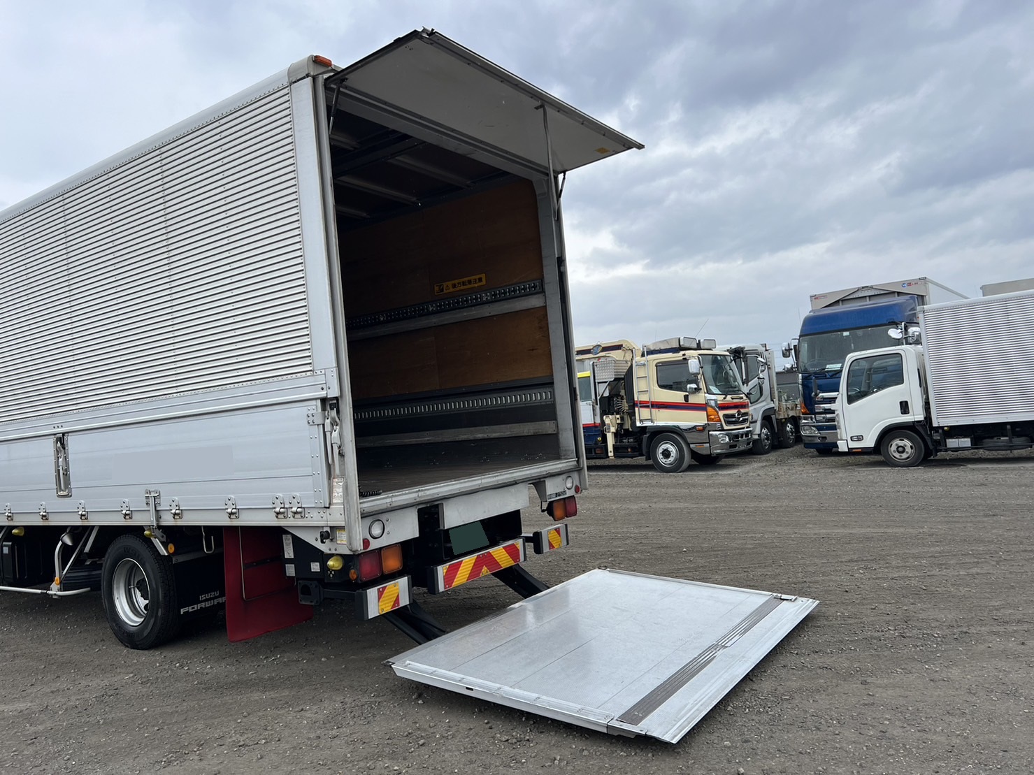  中型ワイド フォワード アルミウィング TKG-FRR90S2