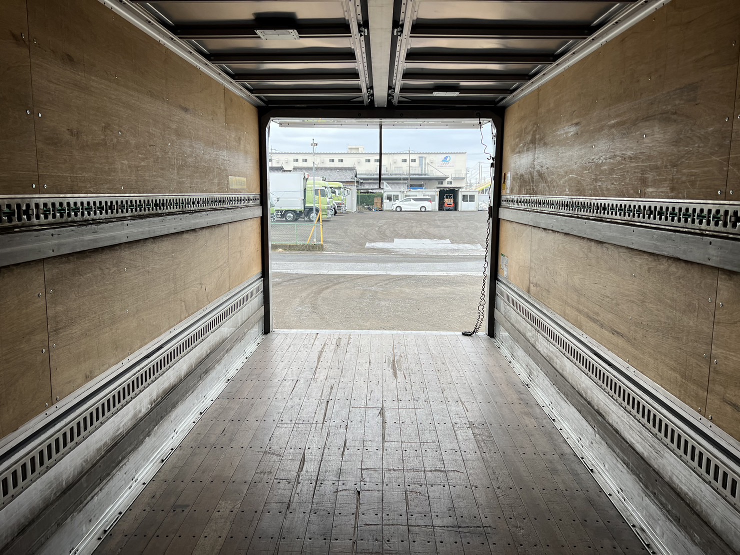  中型ワイド フォワード アルミウィング TKG-FRR90S2