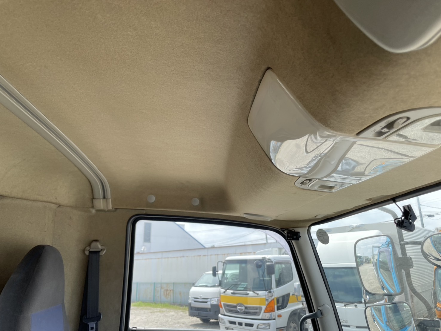 三菱 中型増トンワイド ファイター 平ボディ LKG-FK72FZ