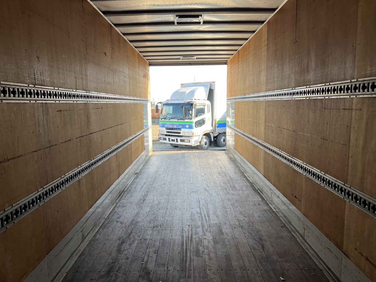 いすゞ 中型ワイド フォワード バン TKG-FRR90T2