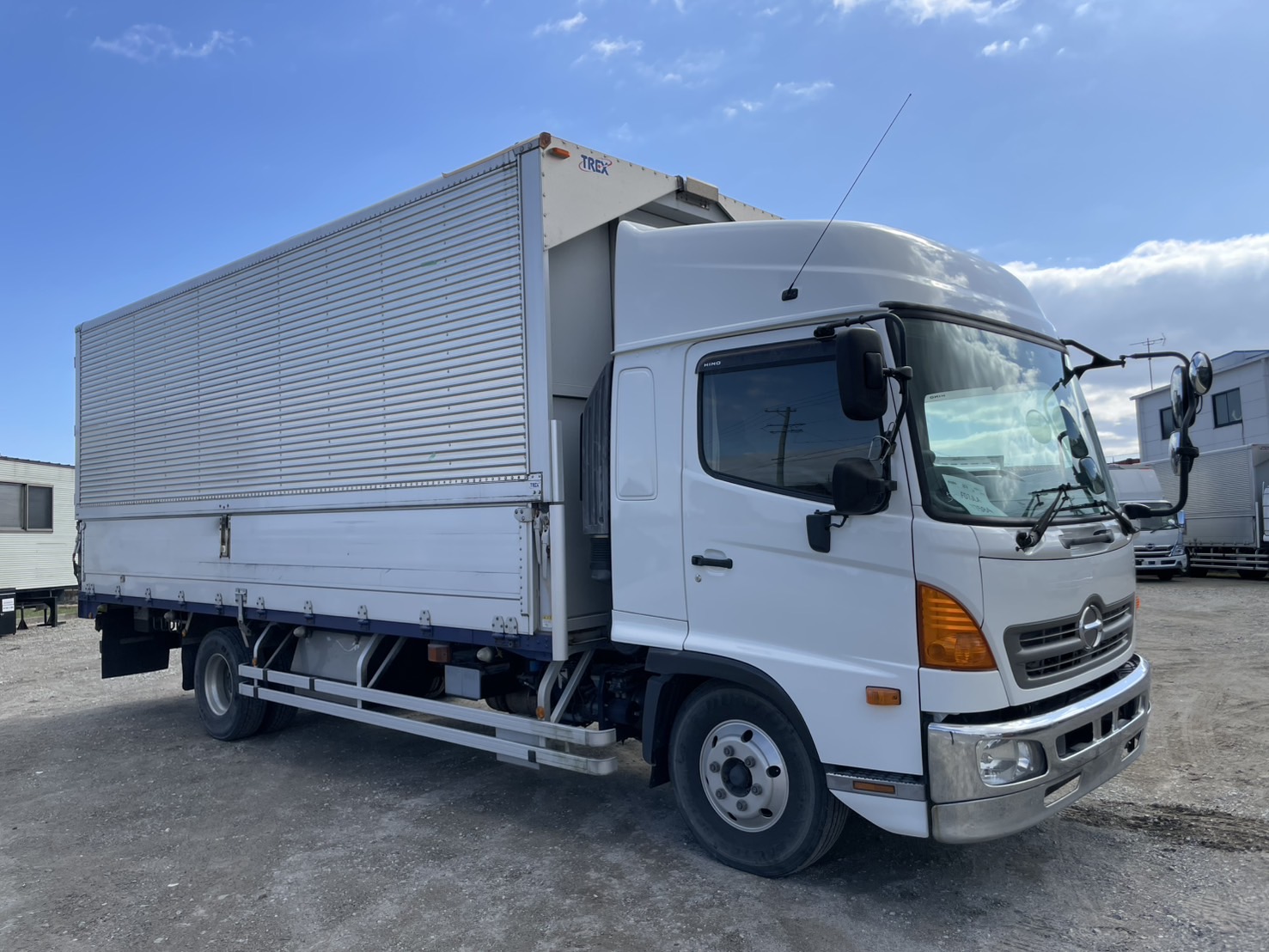 日野 中型ワイド レンジャー アルミウィング TKG-FD7JLAA