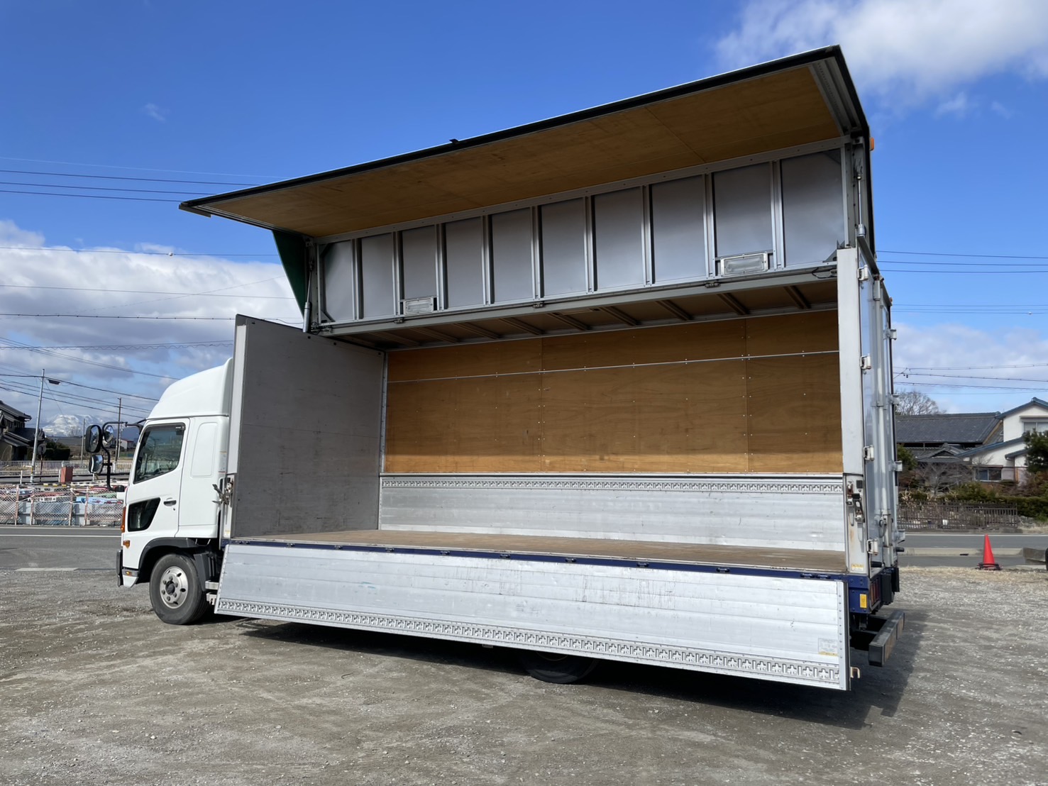 日野 中型ワイド レンジャー アルミウィング TKG-FD7JLAA