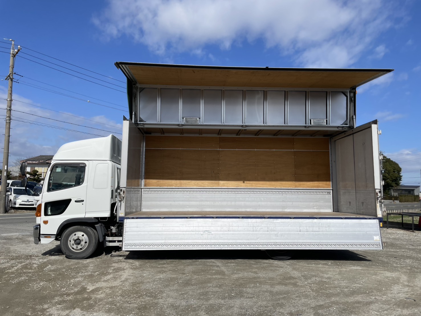 日野 中型ワイド レンジャー アルミウィング TKG-FD7JLAA