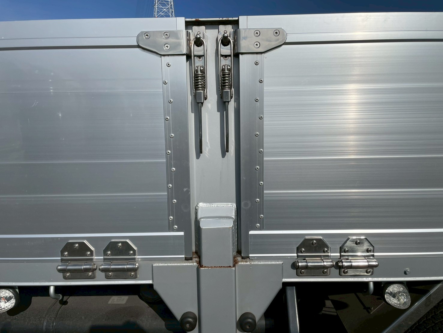 日野 中型標準 レンジャー 平ボディ 2KG-FD2ABA