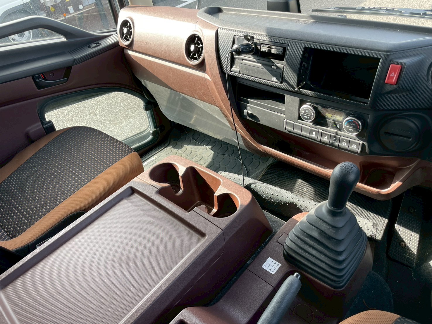 日野 中型標準 レンジャー 平ボディ 2KG-FD2ABA