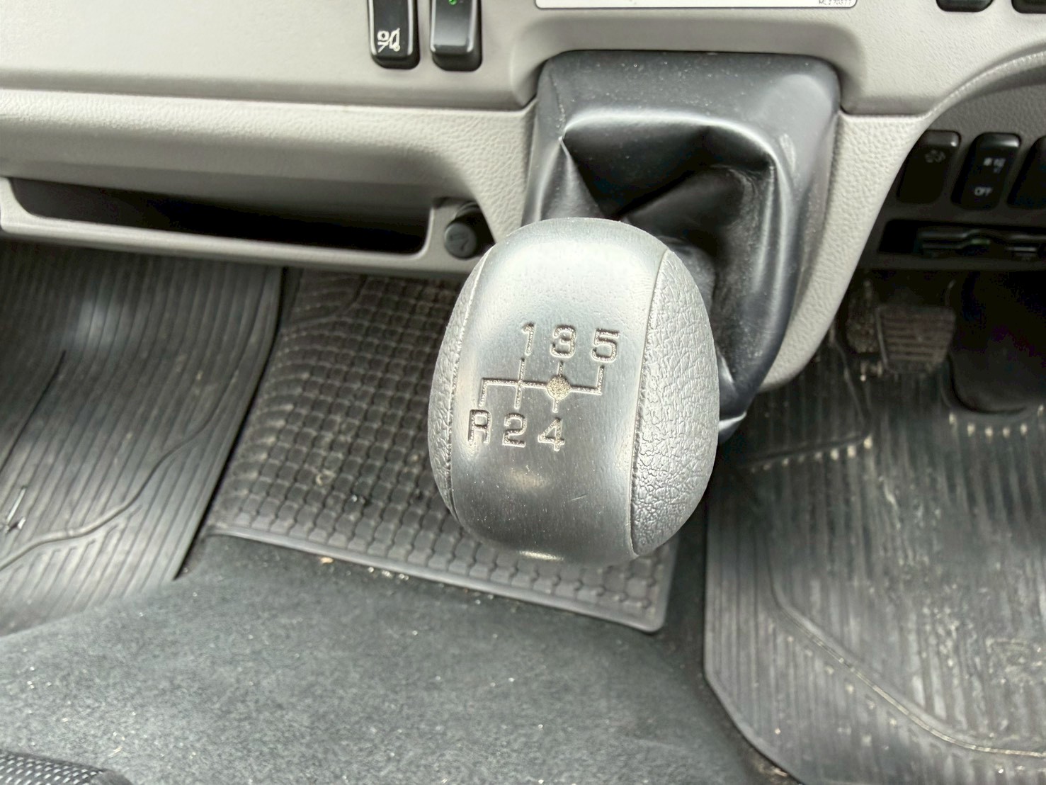 三菱 小型ワイド キャンター バン 2PG-FEB80