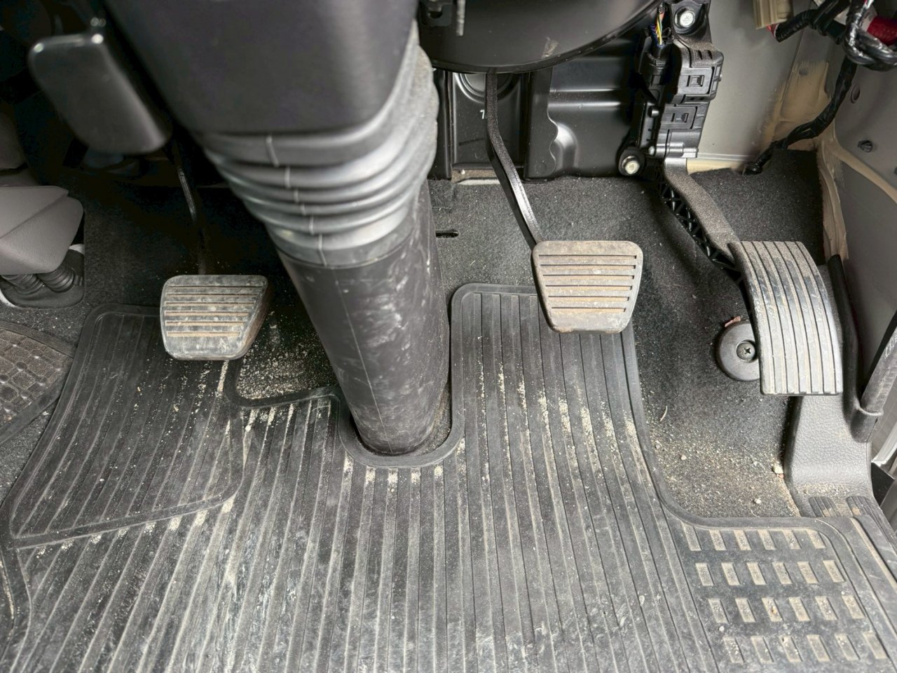 三菱 小型ワイド キャンター バン 2PG-FEB80