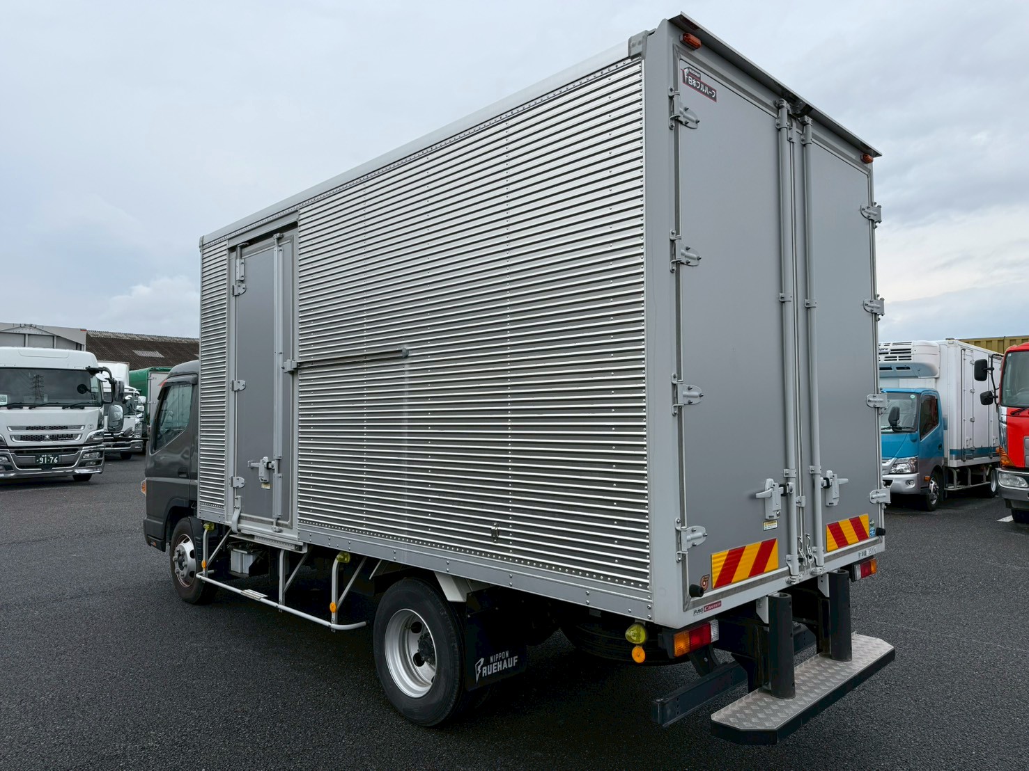 三菱 小型ワイド キャンター バン 2PG-FEB80