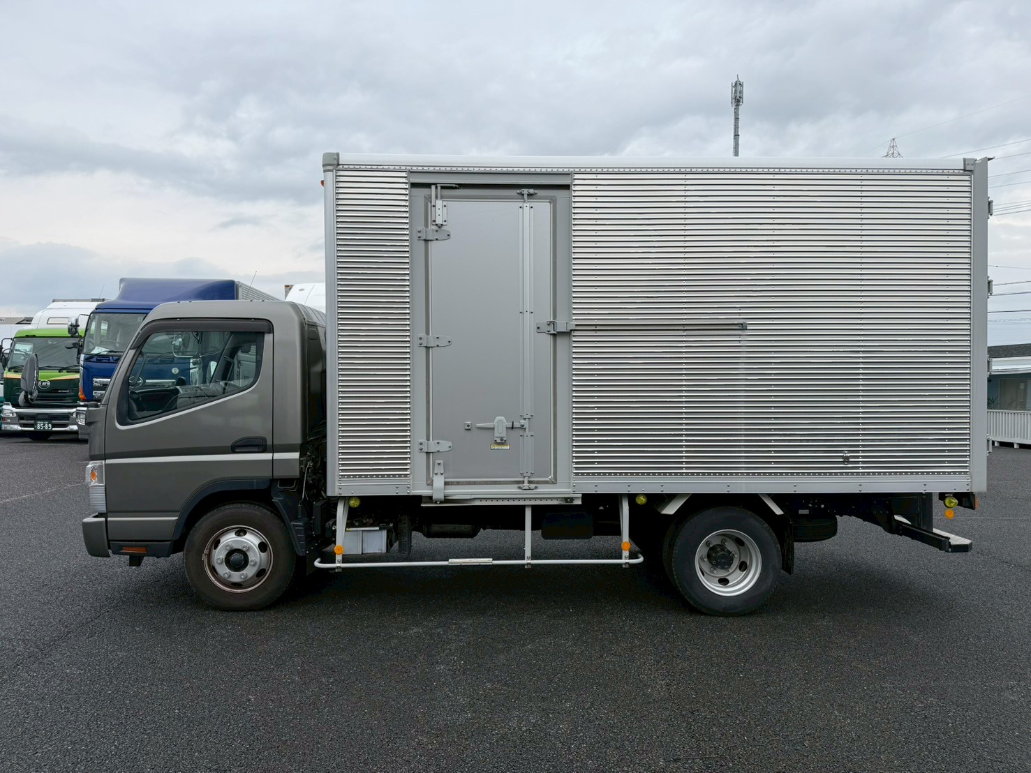 三菱 小型ワイド キャンター バン 2PG-FEB80