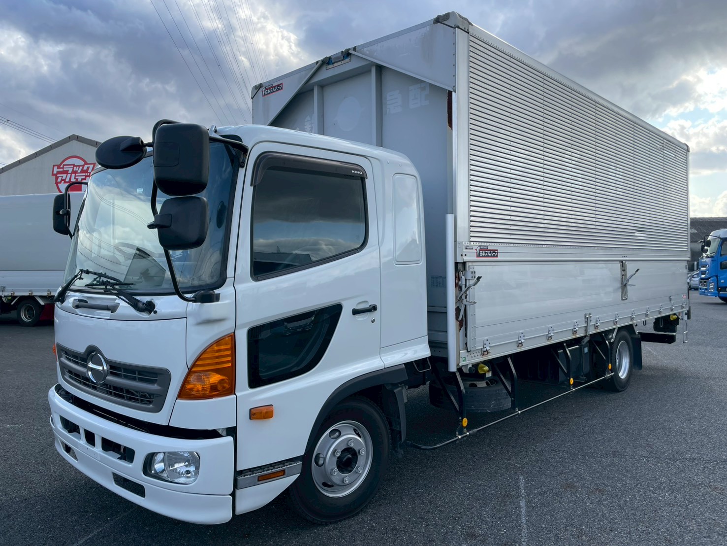 日野 中型ワイド レンジャー アルミウィング TKG-FD9JLAG