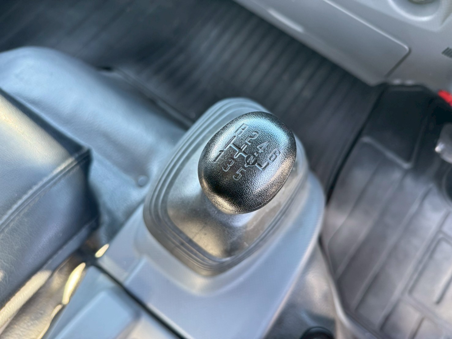 いすゞ 小型ワイド  平ボディ TRG-NPR85AR