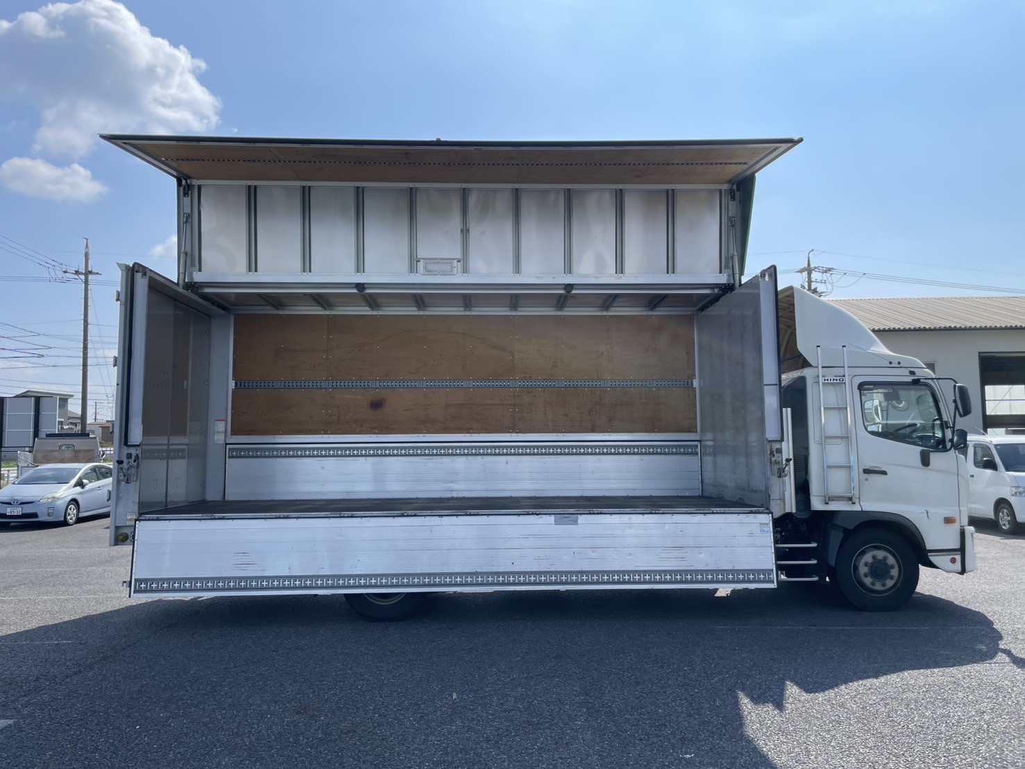 日野 中型増トンワイド レンジャー アルミウィング 2KG-FE2ABG