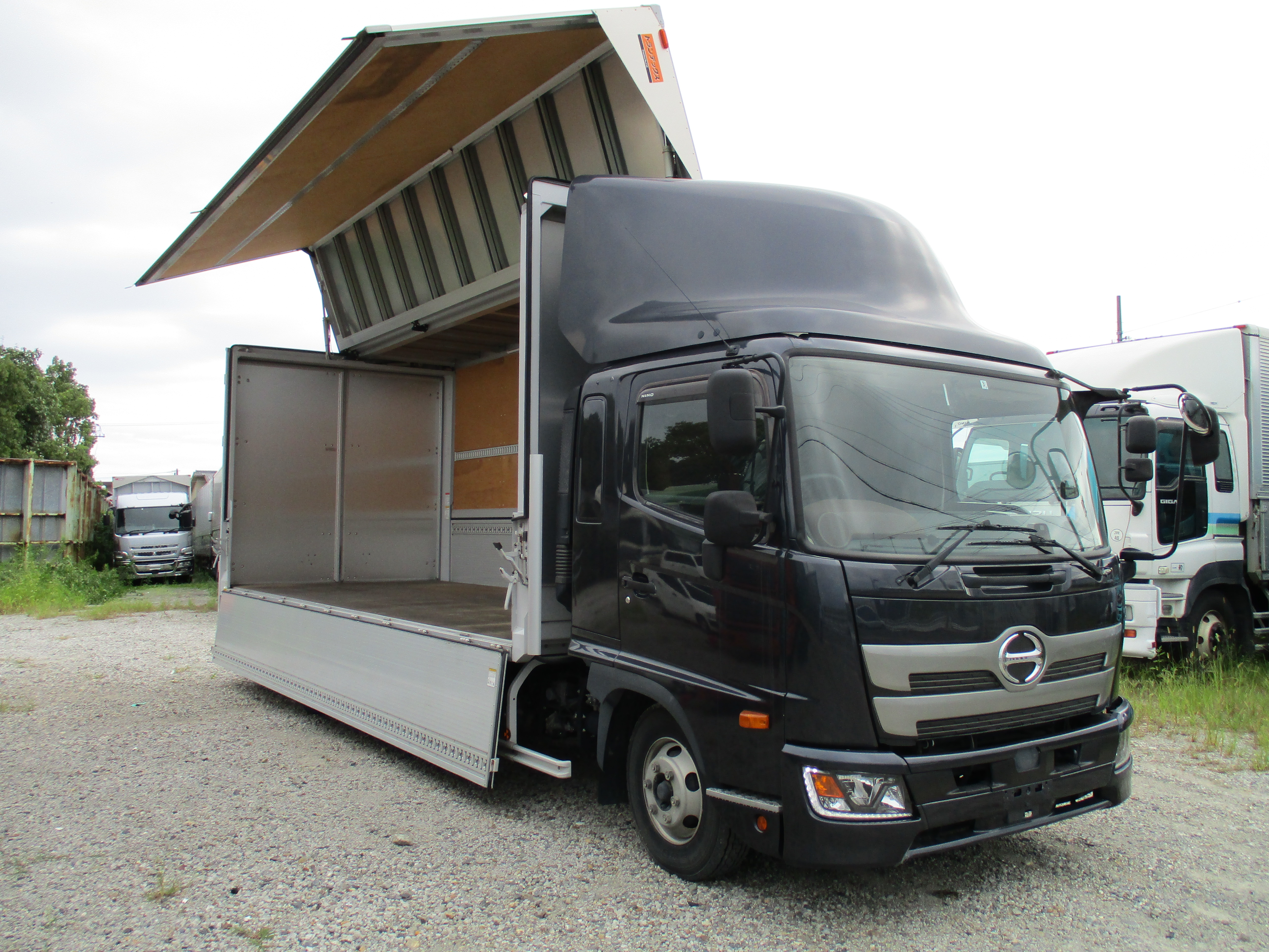 日野 中型ワイド レンジャー アルミウィング 2KG-FD2ABG