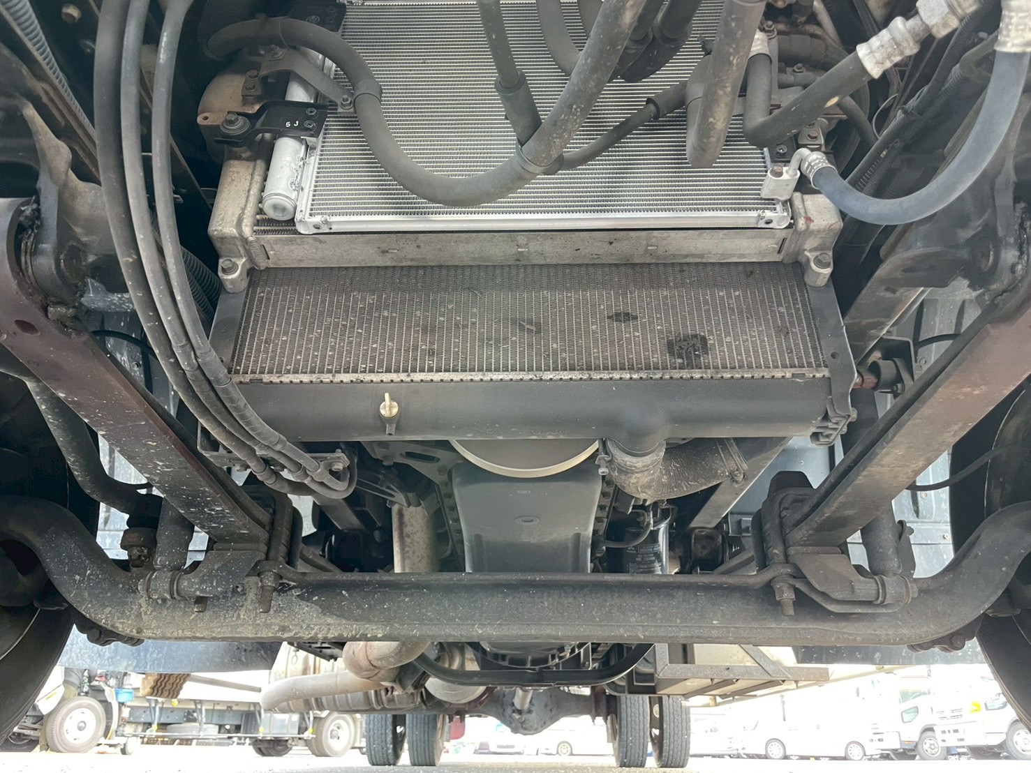 三菱 中型ワイド  平ボディ TKG-FK61F