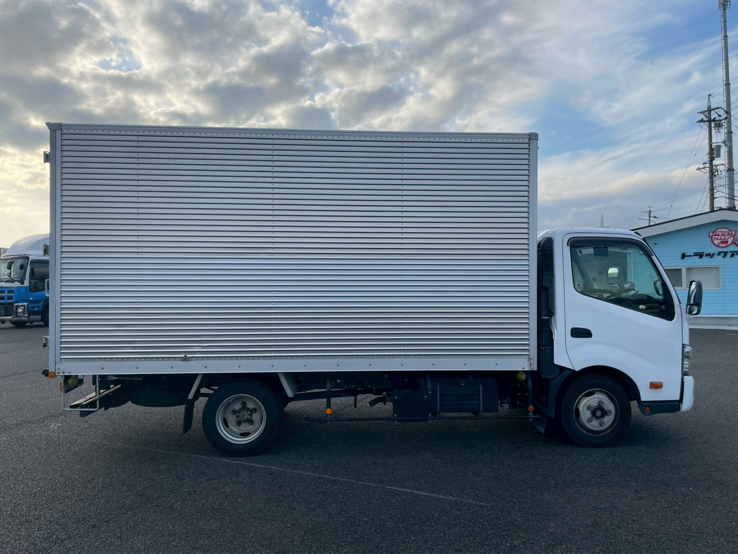 日野 小型ワイド デュトロ バン TKG-XZC710M