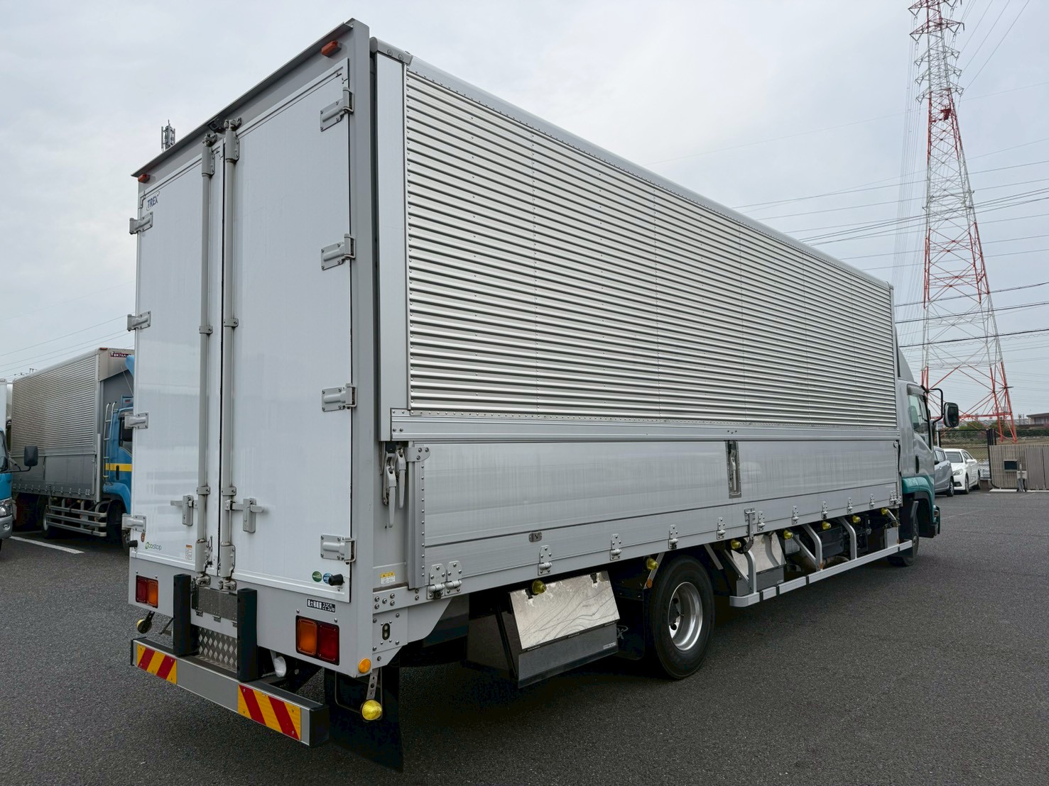 いすゞ 中型ワイド フォワード アルミウィング 2RG-FRR90T2