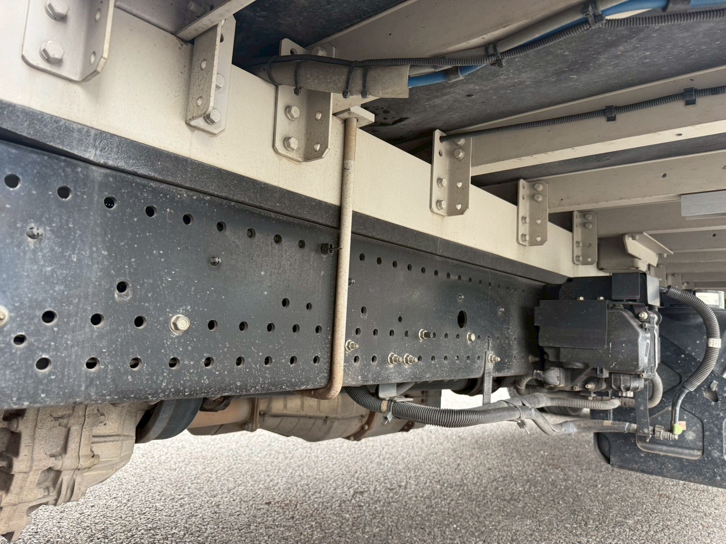 いすゞ 中型ワイド フォワード アルミウィング 2RG-FRR90T2