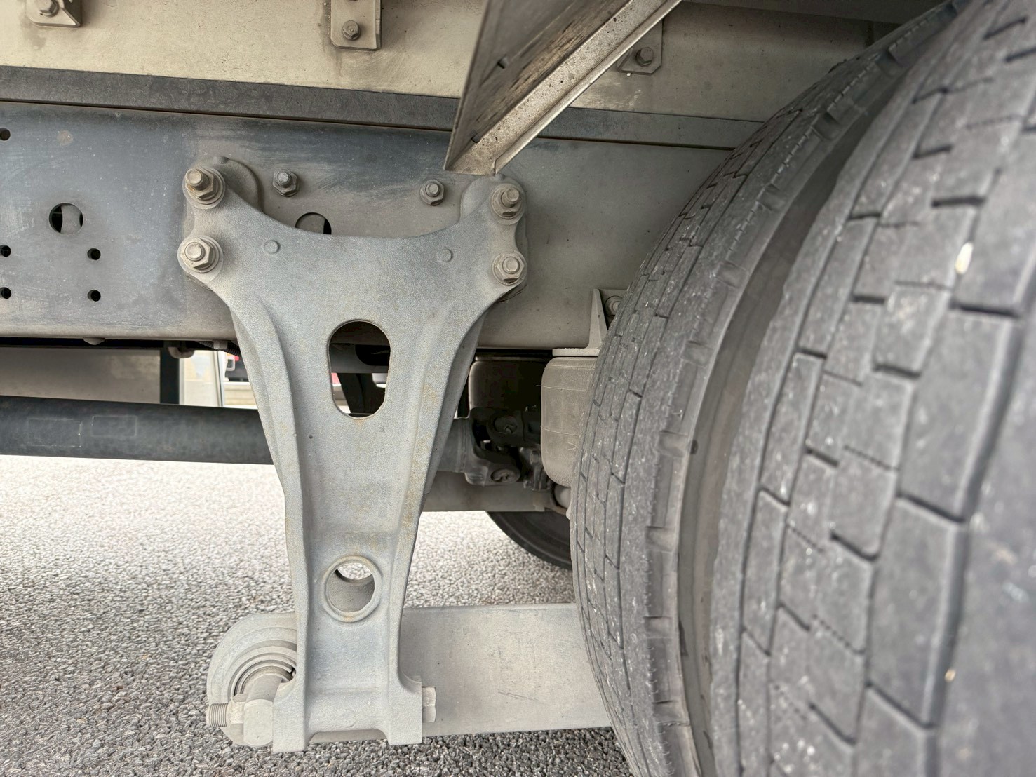 いすゞ 中型ワイド フォワード アルミウィング 2RG-FRR90T2