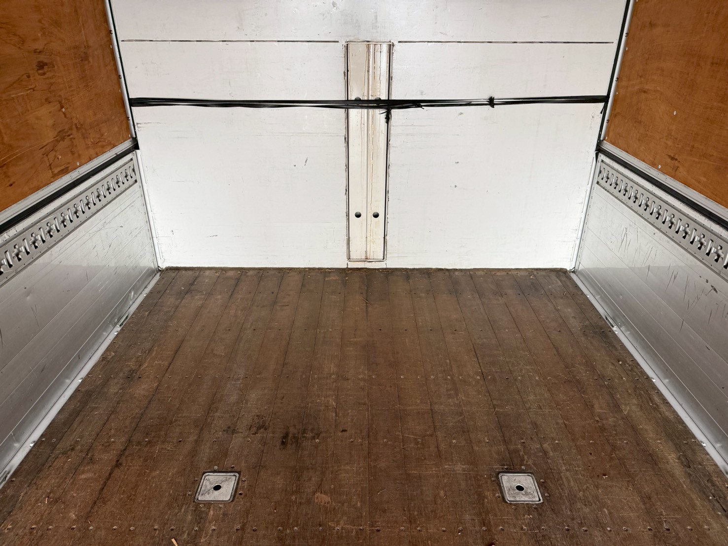 いすゞ 中型ワイド フォワード アルミウィング 2RG-FRR90T2