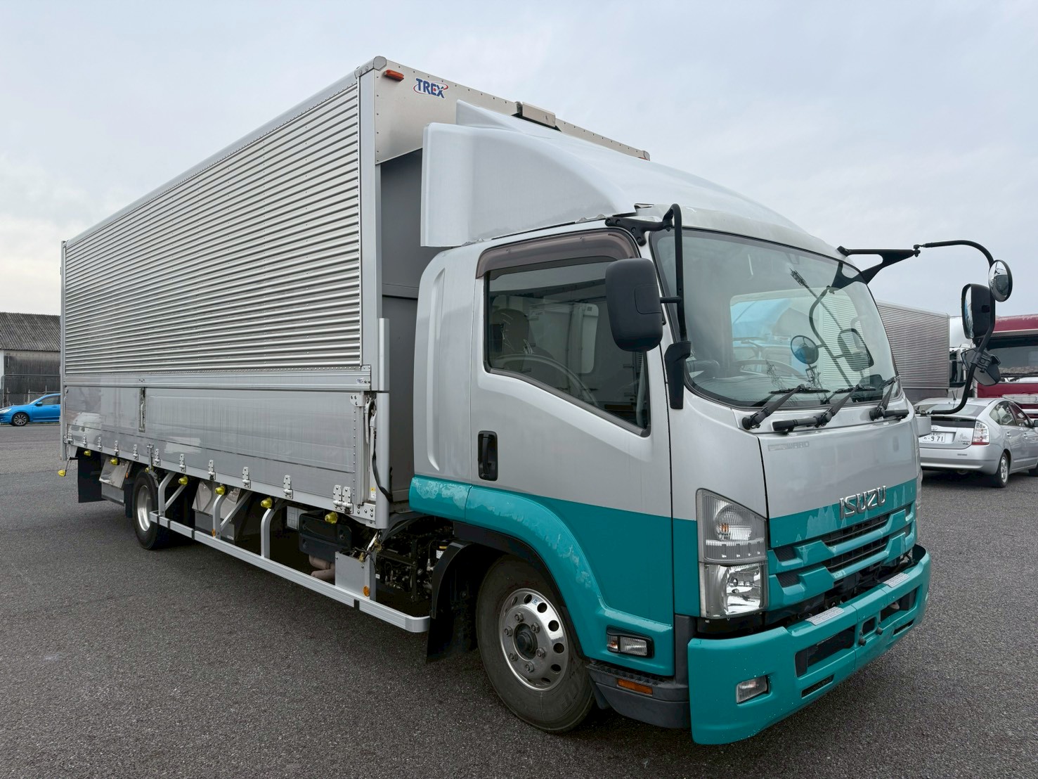 いすゞ 中型ワイド フォワード アルミウィング 2RG-FRR90T2