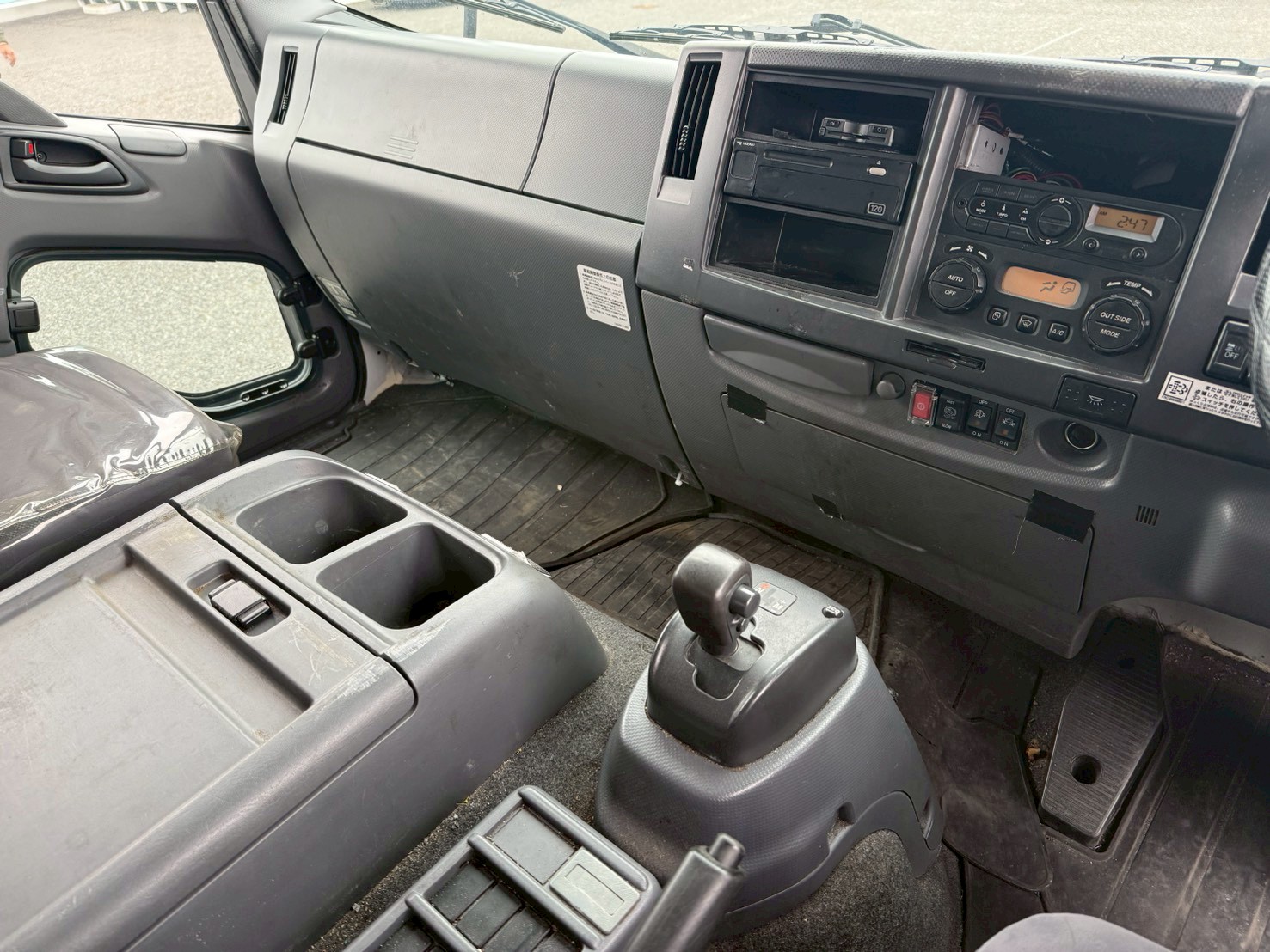 いすゞ 中型ワイド フォワード アルミウィング 2RG-FRR90T2