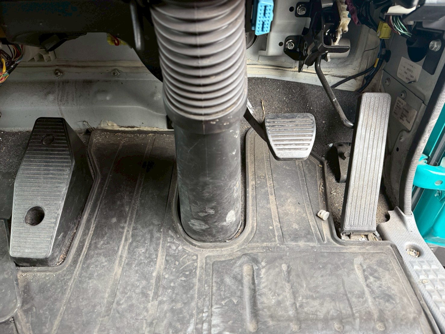 いすゞ 中型ワイド フォワード アルミウィング 2RG-FRR90T2