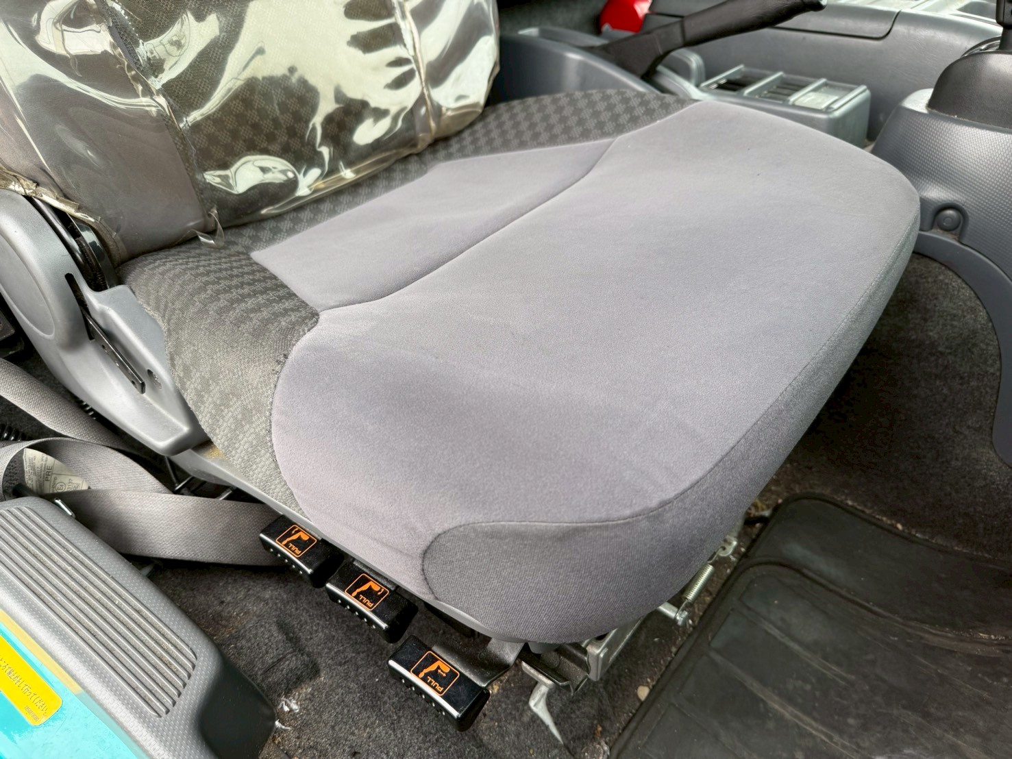 いすゞ 中型ワイド フォワード アルミウィング 2RG-FRR90T2