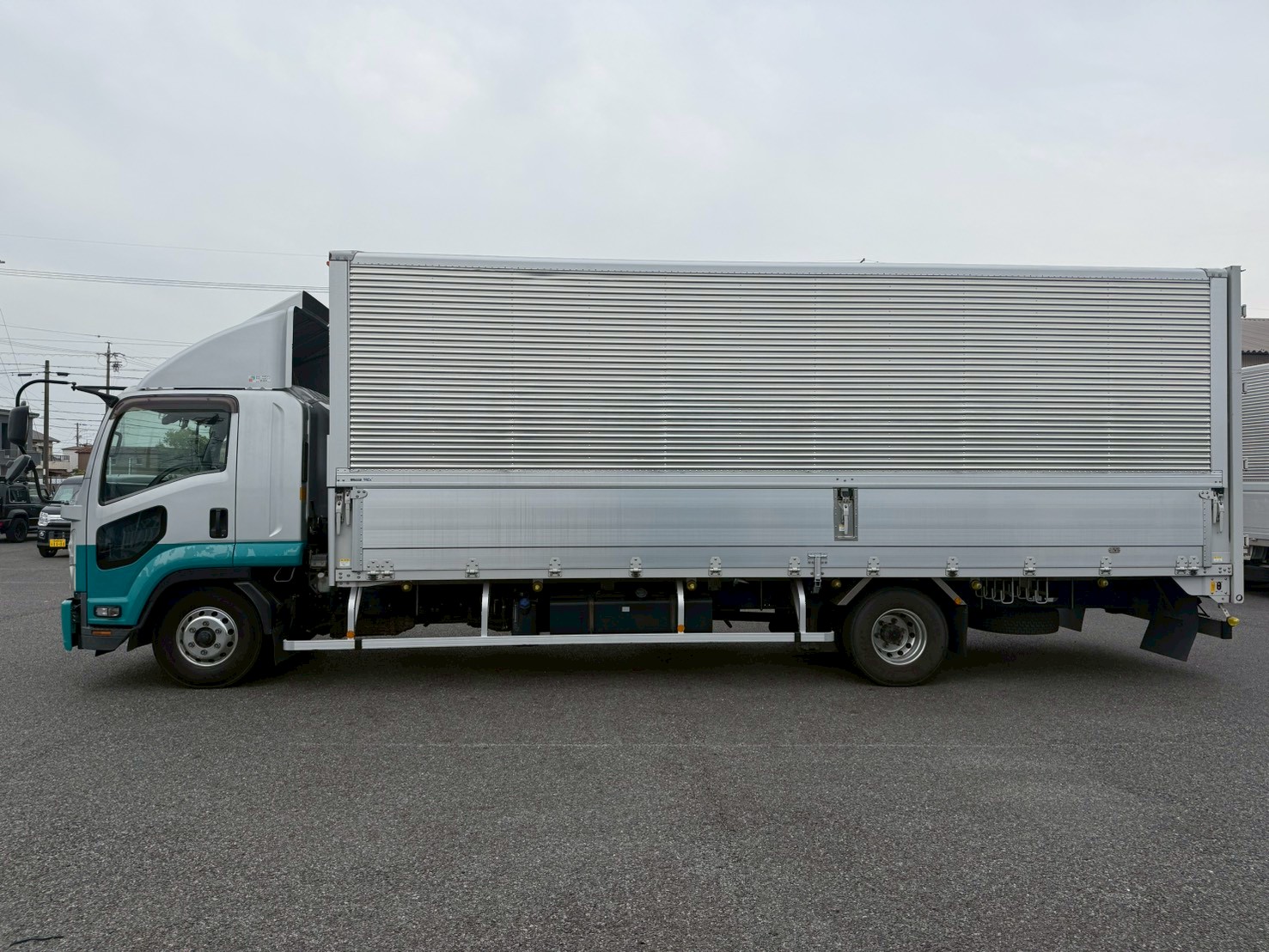 いすゞ 中型ワイド フォワード アルミウィング 2RG-FRR90T2