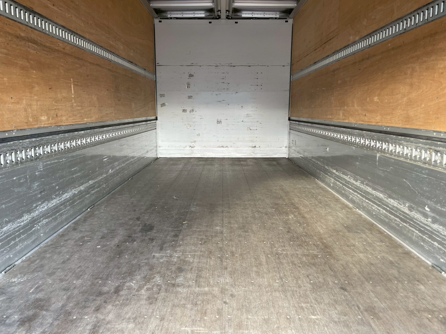 いすゞ 中型ワイド  アルミウィング 2RG-FRR90T2