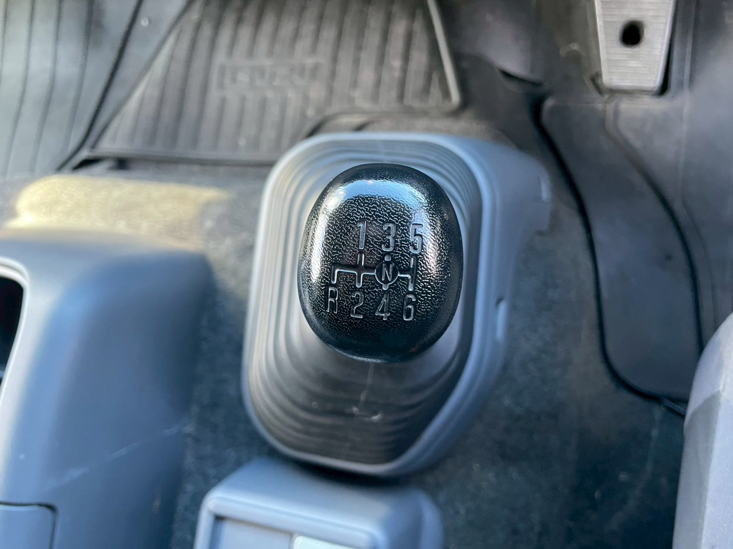 いすゞ 中型ワイド  アルミウィング 2RG-FRR90T2