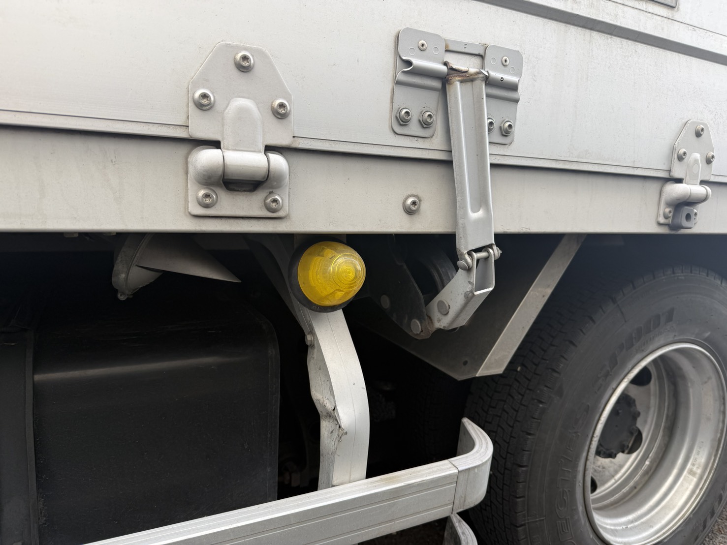 いすゞ 中型ワイド  アルミウィング 2RG-FRR90T2