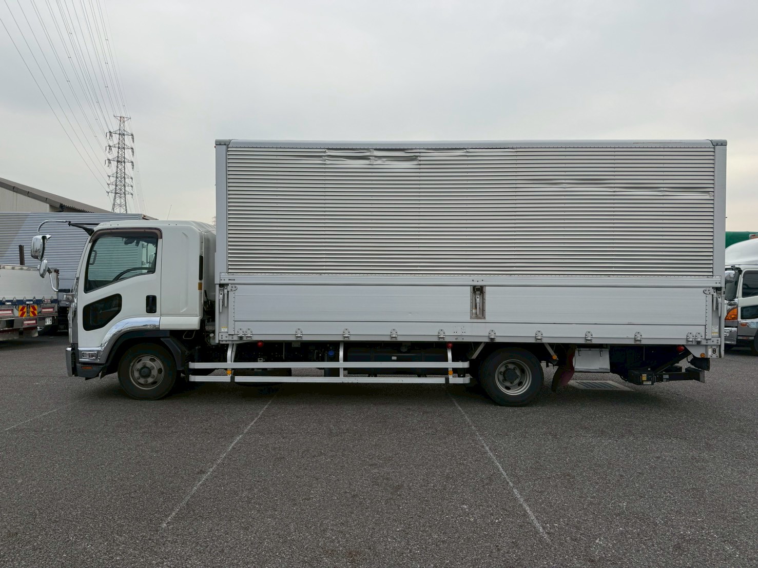 いすゞ 中型ワイド  アルミウィング 2RG-FRR90T2