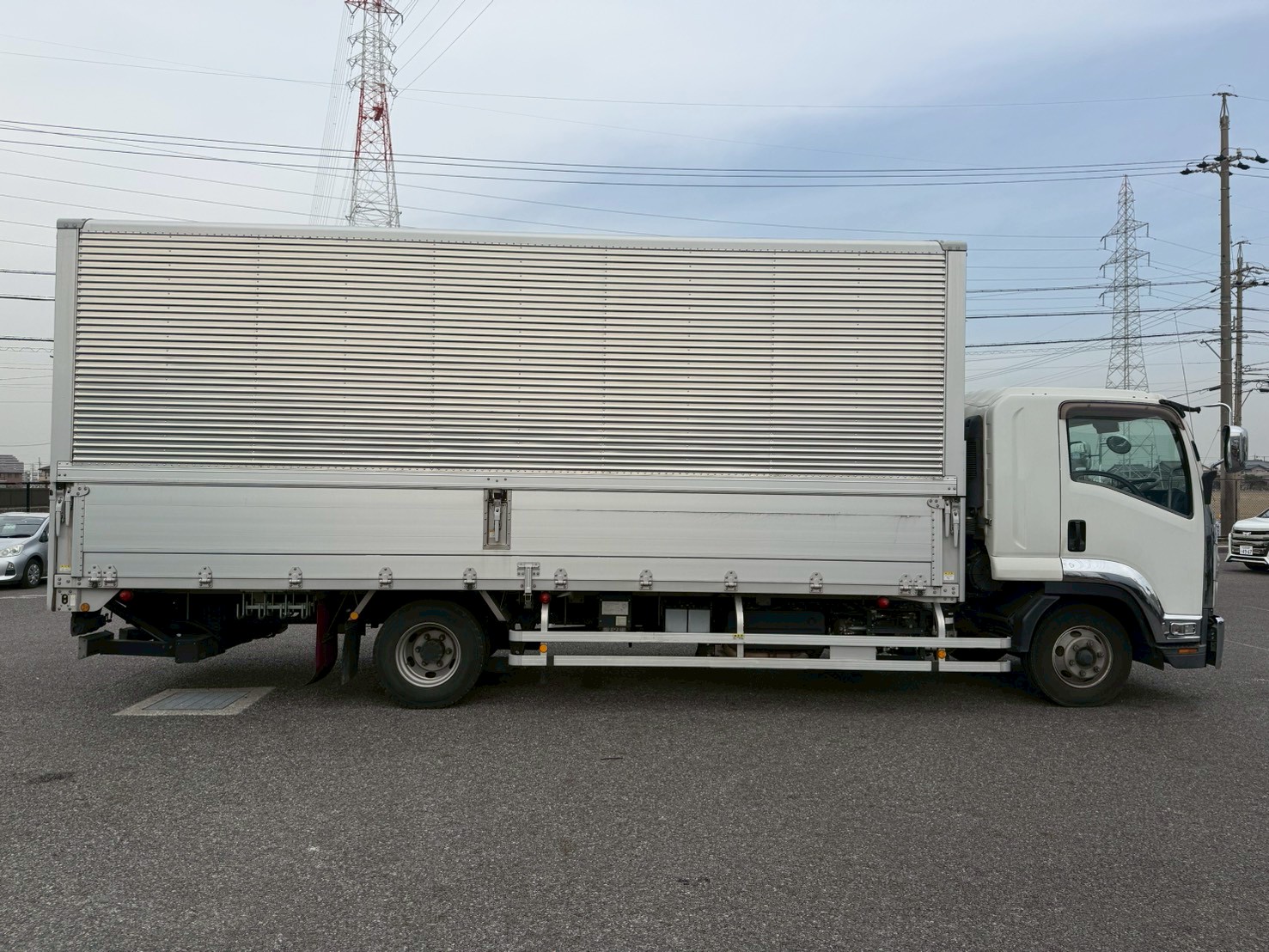 いすゞ 中型ワイド  アルミウィング 2RG-FRR90T2