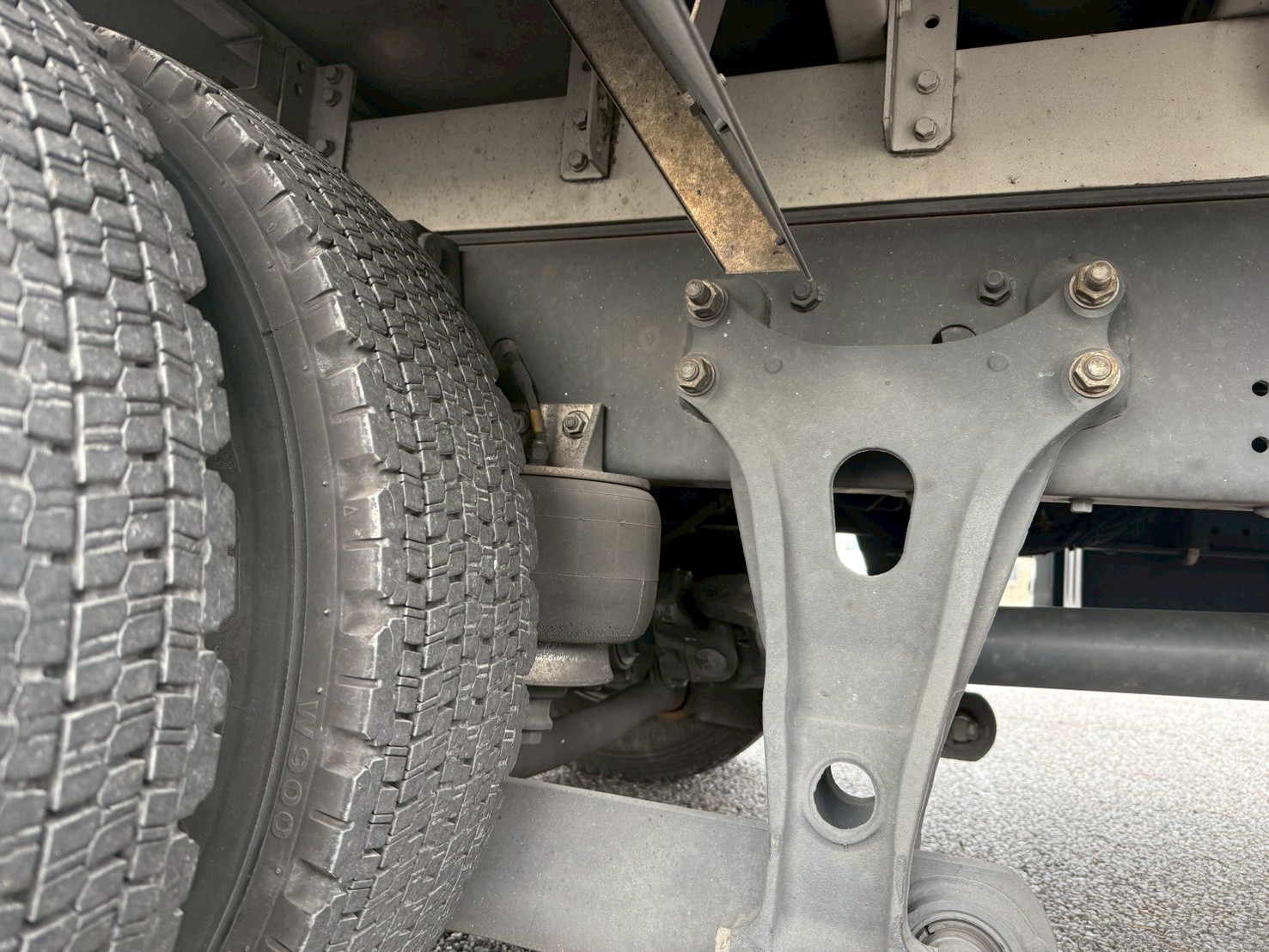 いすゞ 中型ワイド  アルミウィング 2RG-FRR90T2