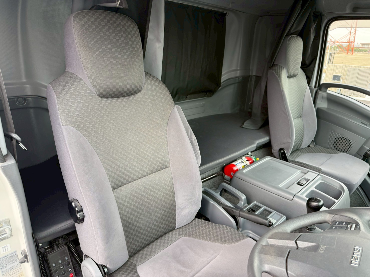 いすゞ 中型ワイド  アルミウィング 2RG-FRR90T2